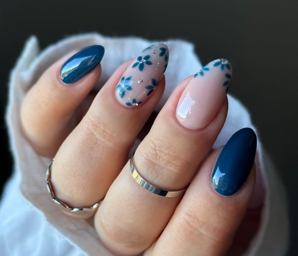 blue nail art